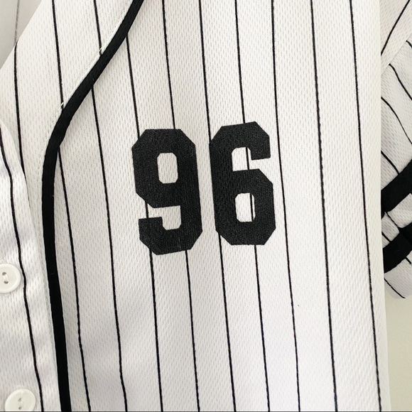 Sommer Ray Cropped baseball jersey 96 worn on TV - Picture 4 of 6